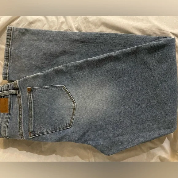 Judy Blue Medium Wash Boyfriend Jeans - Picture 4 of 4